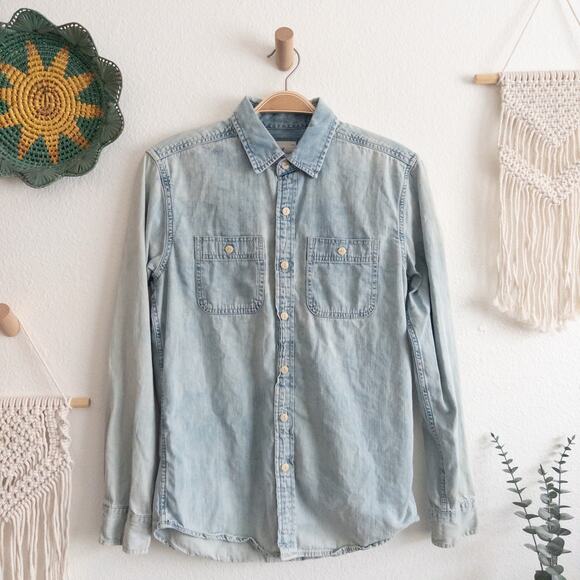 American Eagle Light Blue Denim Casual Button Down Shirt Size Small - Picture 1 of 6